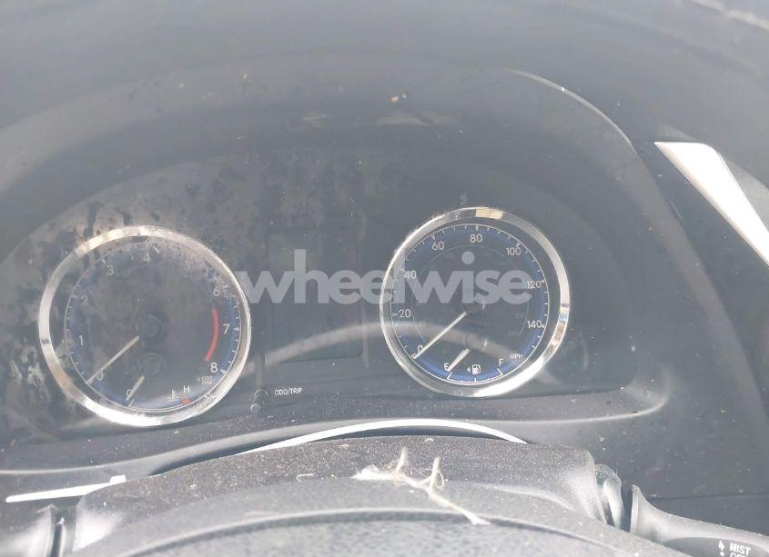 Photo 7 of 2018 Toyota Corolla LE (VIN 5YFBURHE2JP848471)