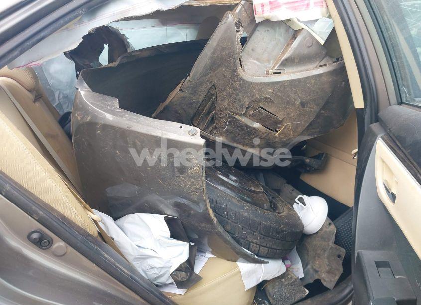 Photo 8 of 2018 Toyota Corolla LE (VIN 5YFBURHE2JP848471)