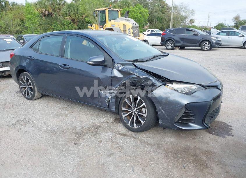 2019 Toyota Corolla SE (VIN 5YFBURHE2KP863697) main photo