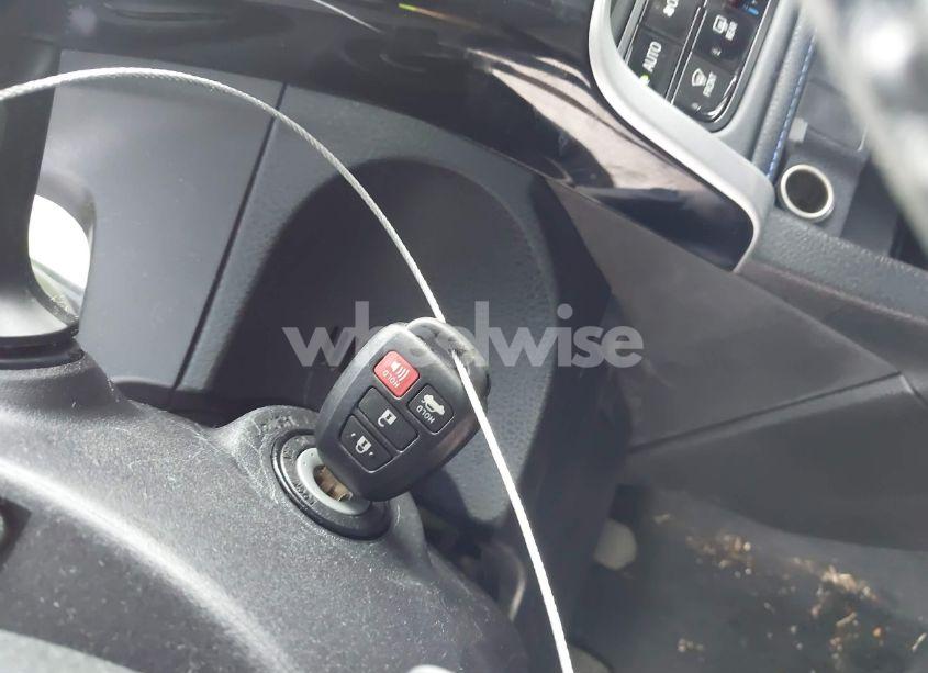 Photo 11 of 2019 Toyota Corolla SE (VIN 5YFBURHE2KP863697)