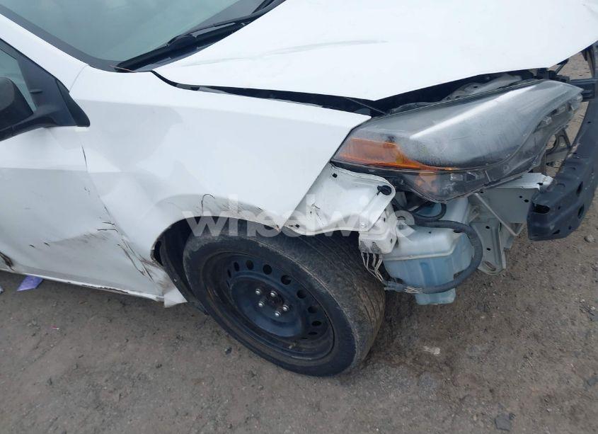Photo 18 of 2019 Toyota Corolla LE (VIN 5YFBURHE2KP865191)
