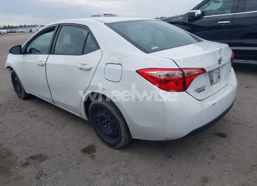 Photo 3 of 2019 Toyota Corolla LE (VIN 5YFBURHE2KP865191)