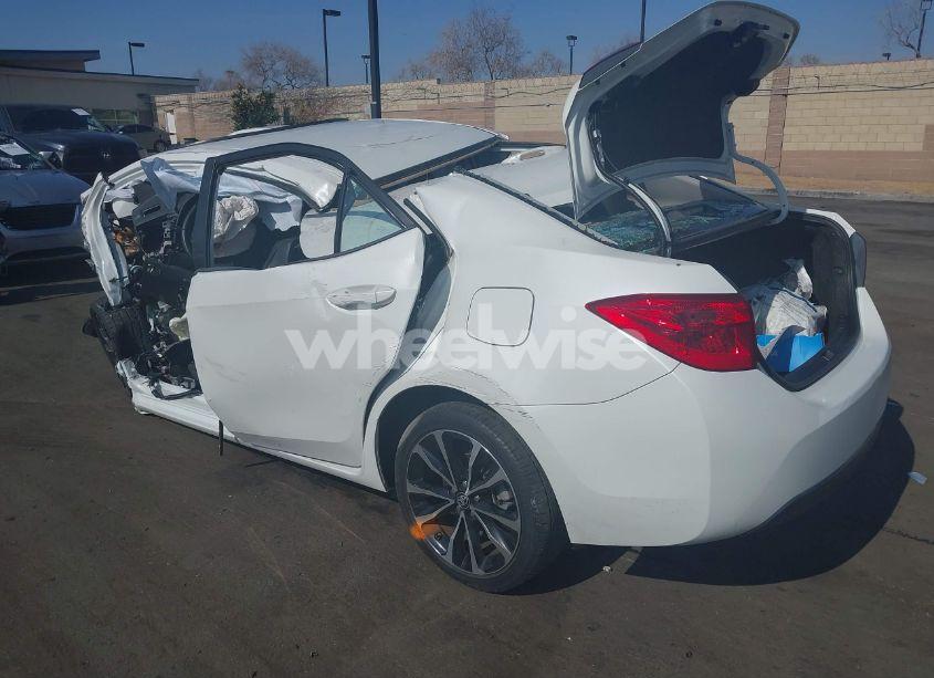 Photo 3 of 2019 Toyota Corolla SE (VIN 5YFBURHE2KP876756)