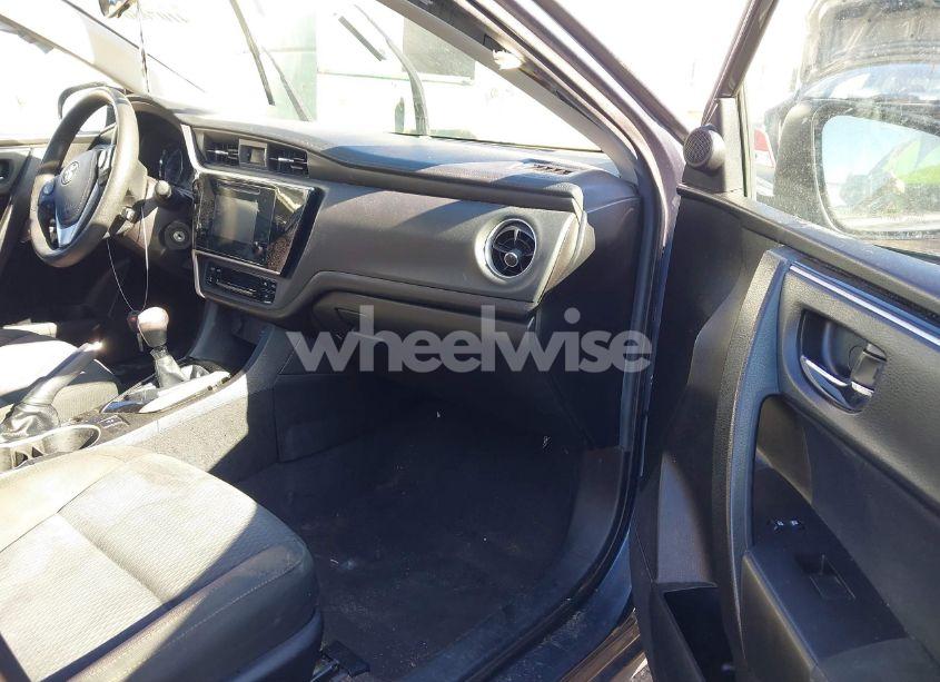 Photo 5 of 2019 Toyota Corolla LE (VIN 5YFBURHE2KP892617)