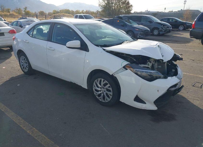 2019 Toyota Corolla LE (VIN 5YFBURHE2KP897011) main photo