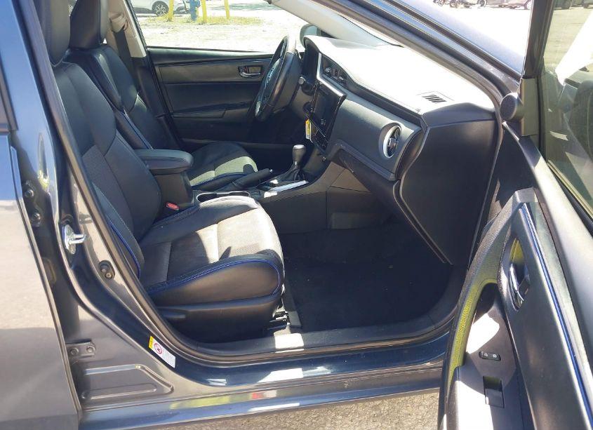 Photo 5 of 2019 Toyota Corolla SE (VIN 5YFBURHE2KP910744)