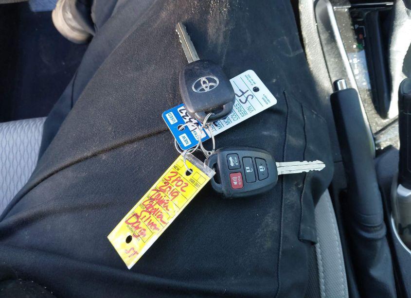 Photo 11 of 2019 Toyota Corolla LE (VIN 5YFBURHE2KP926300)