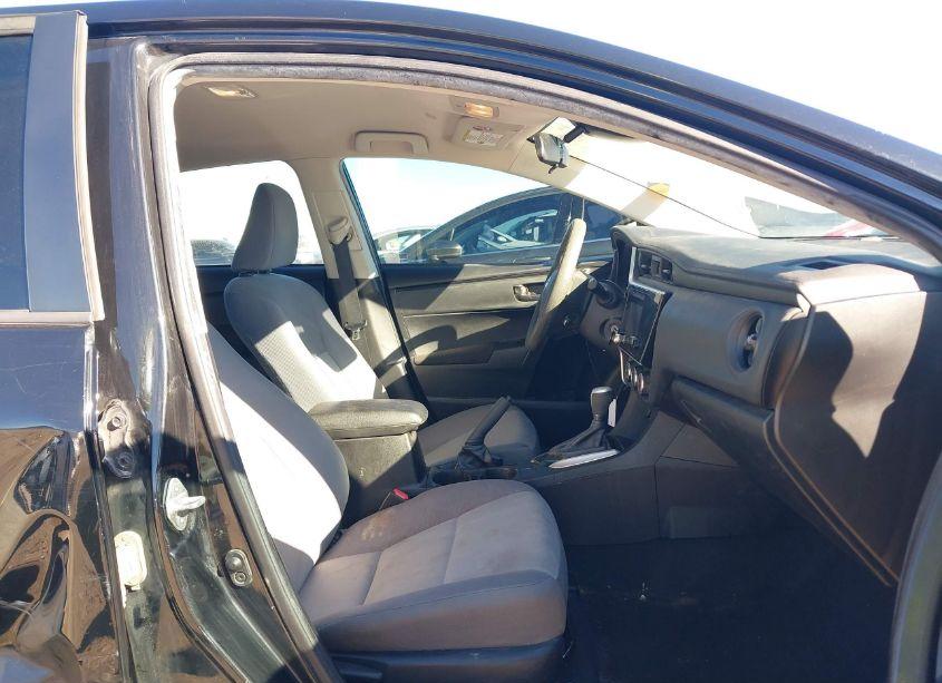 Photo 5 of 2019 Toyota Corolla L (VIN 5YFBURHE2KP927205)