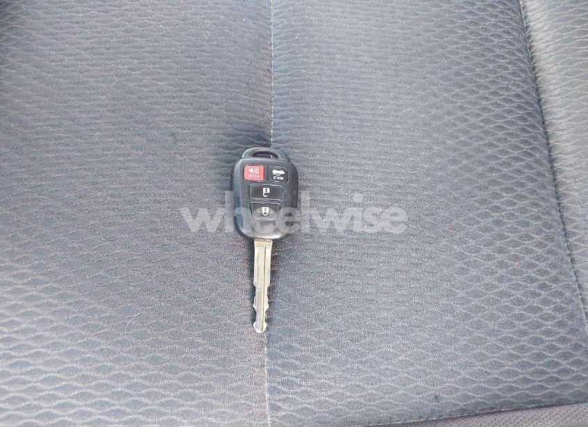 Photo 11 of 2019 Toyota Corolla LE (VIN 5YFBURHE2KP928497)
