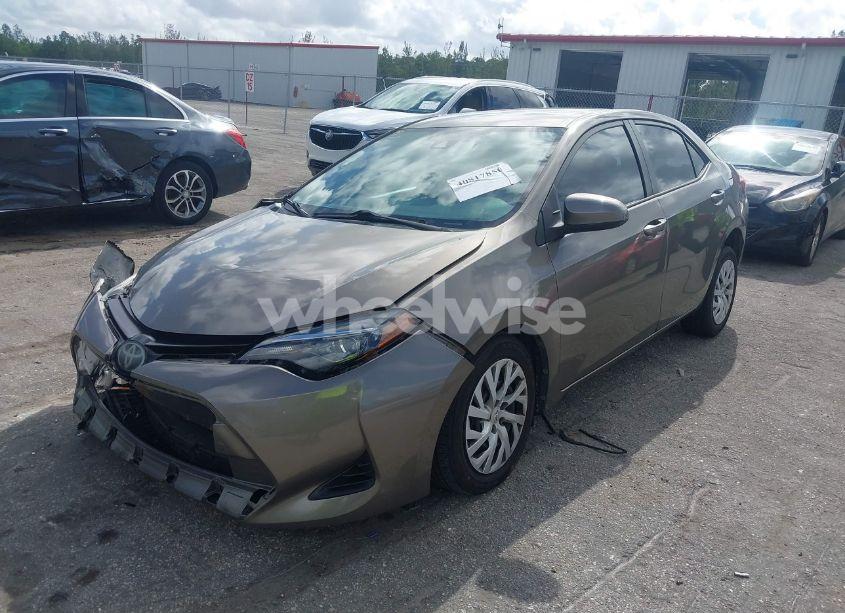 Photo 2 of 2019 Toyota Corolla LE (VIN 5YFBURHE2KP928497)