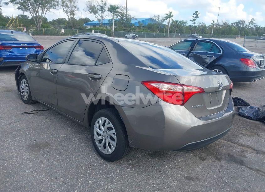 Photo 3 of 2019 Toyota Corolla LE (VIN 5YFBURHE2KP928497)