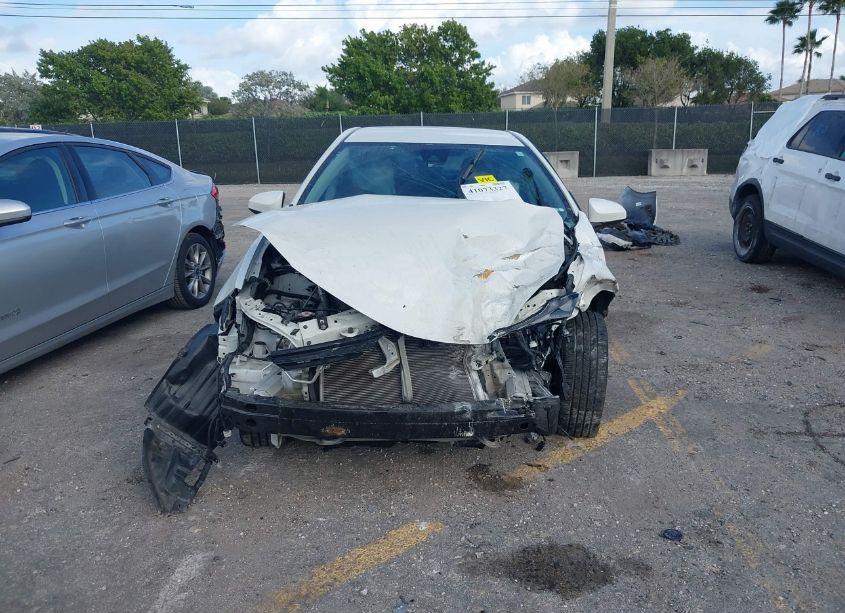 Photo 13 of 2019 Toyota Corolla LE (VIN 5YFBURHE2KP933621)