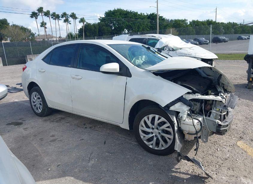 Photo 14 of 2019 Toyota Corolla LE (VIN 5YFBURHE2KP933621)