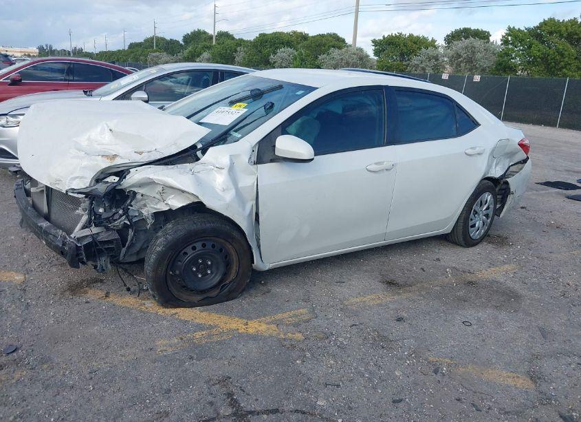 Photo 2 of 2019 Toyota Corolla LE (VIN 5YFBURHE2KP933621)