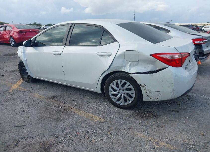 Photo 3 of 2019 Toyota Corolla LE (VIN 5YFBURHE2KP933621)