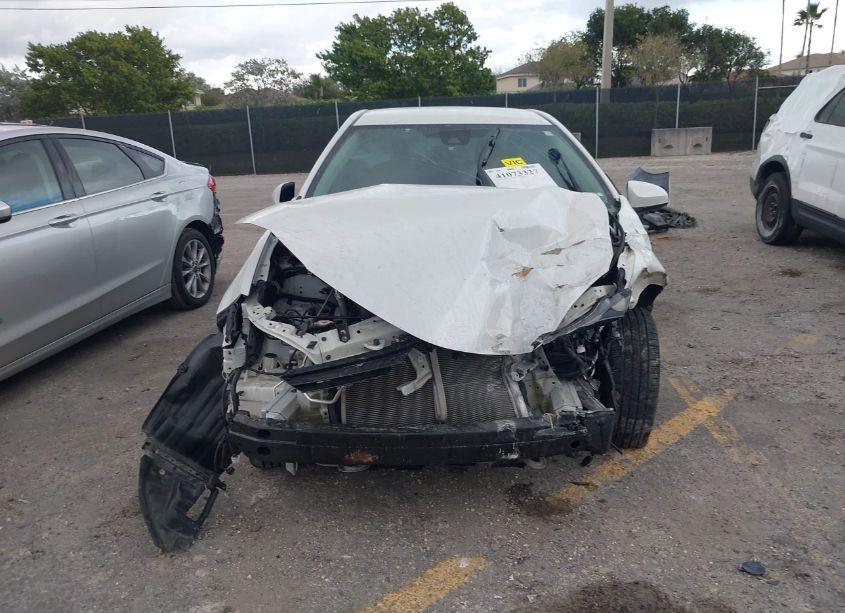 Photo 6 of 2019 Toyota Corolla LE (VIN 5YFBURHE2KP933621)