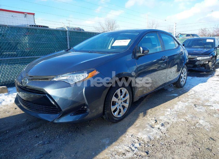 Photo 2 of 2019 Toyota Corolla LE (VIN 5YFBURHE2KP933697)