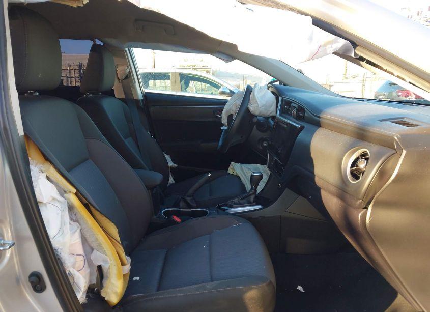 Photo 5 of 2019 Toyota Corolla LE (VIN 5YFBURHE2KP940035)