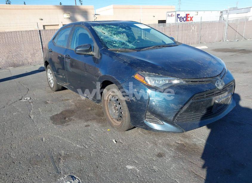 2019 Toyota Corolla LE (VIN 5YFBURHE2KP948779) main photo