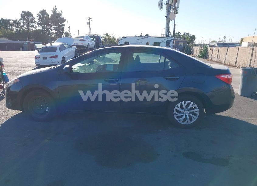 Photo 14 of 2019 Toyota Corolla LE (VIN 5YFBURHE2KP948779)