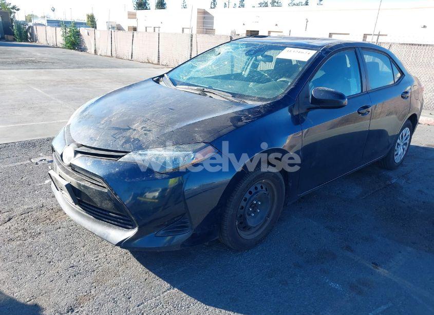 Photo 2 of 2019 Toyota Corolla LE (VIN 5YFBURHE2KP948779)