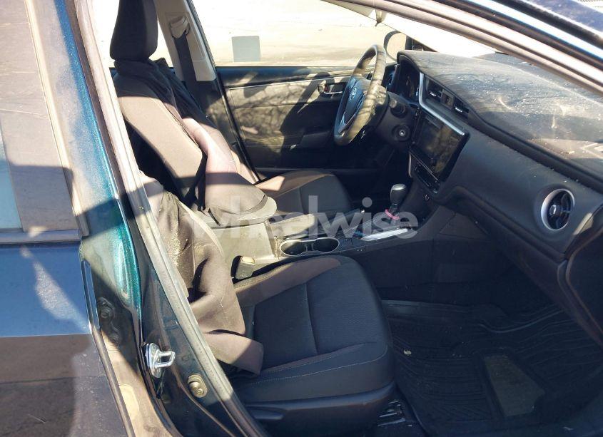 Photo 5 of 2019 Toyota Corolla LE (VIN 5YFBURHE2KP948779)