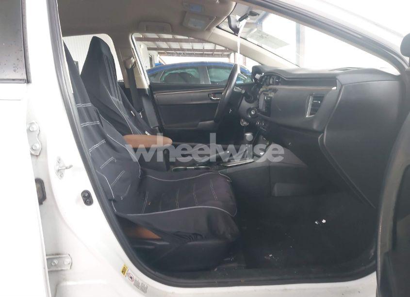 Photo 5 of 2014 Toyota Corolla LE (VIN 5YFBURHE3EP063267)