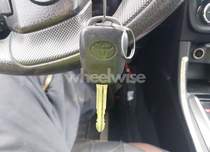 Photo 11 of 2014 Toyota Corolla LE (VIN 5YFBURHE3EP146584)