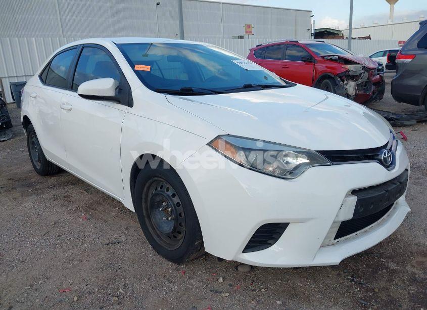 2015 Toyota Corolla LE (VIN 5YFBURHE3FP198945) main photo