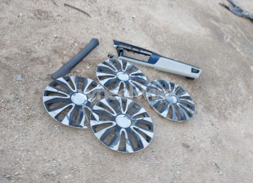 Photo 12 of 2015 Toyota Corolla LE (VIN 5YFBURHE3FP198945)