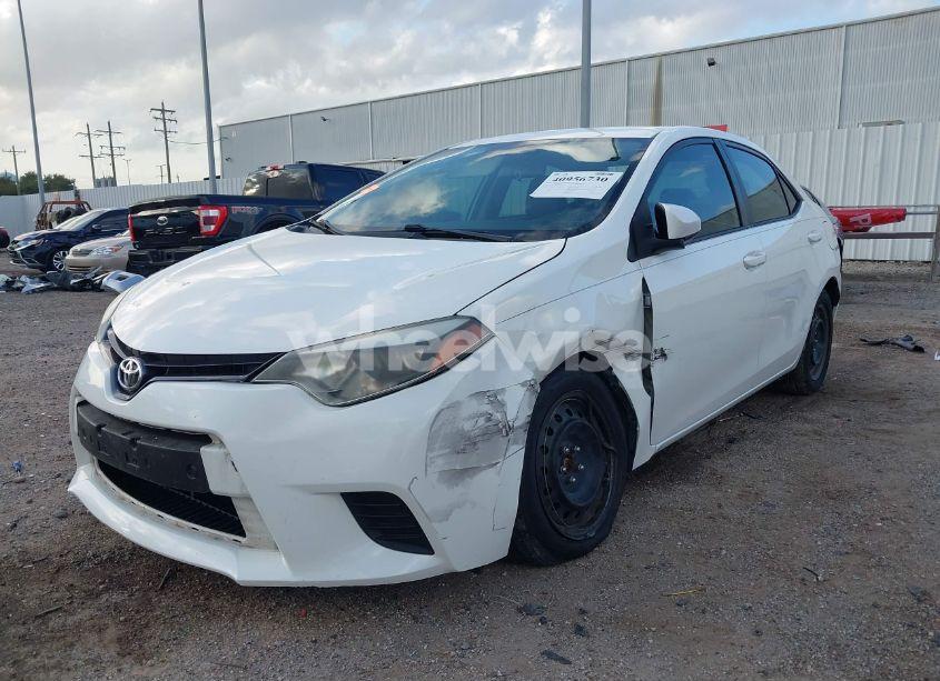 Photo 2 of 2015 Toyota Corolla LE (VIN 5YFBURHE3FP198945)