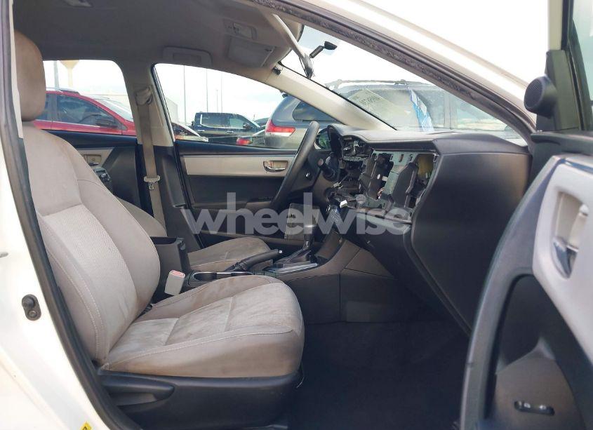 Photo 5 of 2015 Toyota Corolla LE (VIN 5YFBURHE3FP198945)