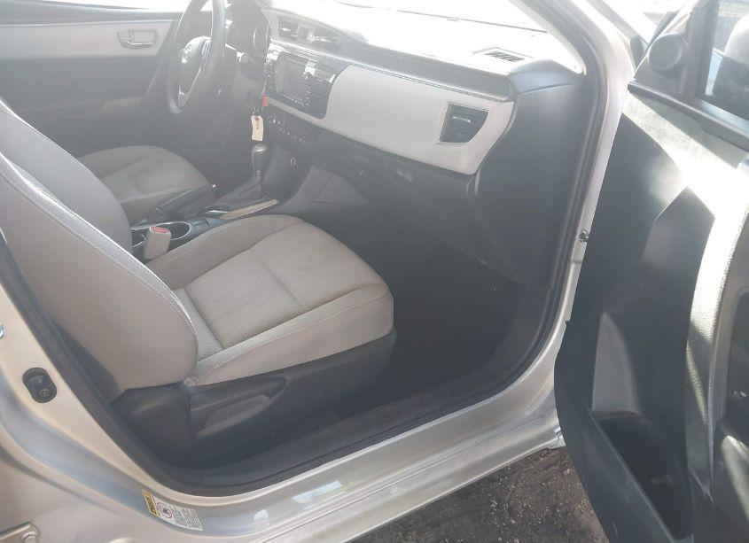 Photo 5 of 2015 Toyota Corolla LE (VIN 5YFBURHE3FP201794)