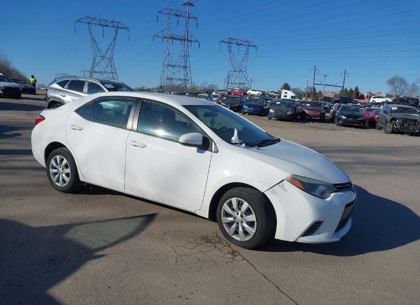 2015 Toyota Corolla LE (VIN 5YFBURHE3FP204646) main photo