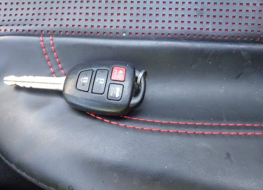 Photo 11 of 2015 Toyota Corolla LE (VIN 5YFBURHE3FP204646)