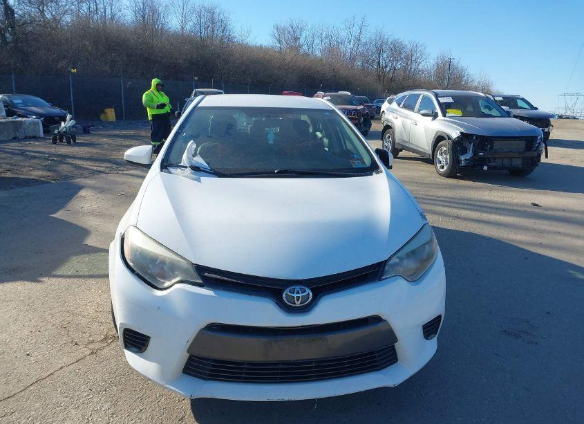 Photo 12 of 2015 Toyota Corolla LE (VIN 5YFBURHE3FP204646)