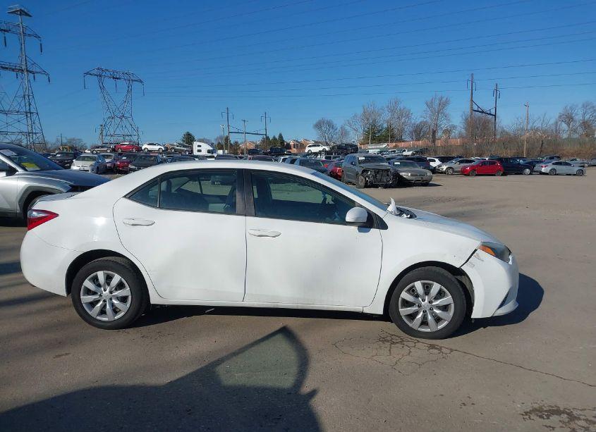 Photo 13 of 2015 Toyota Corolla LE (VIN 5YFBURHE3FP204646)