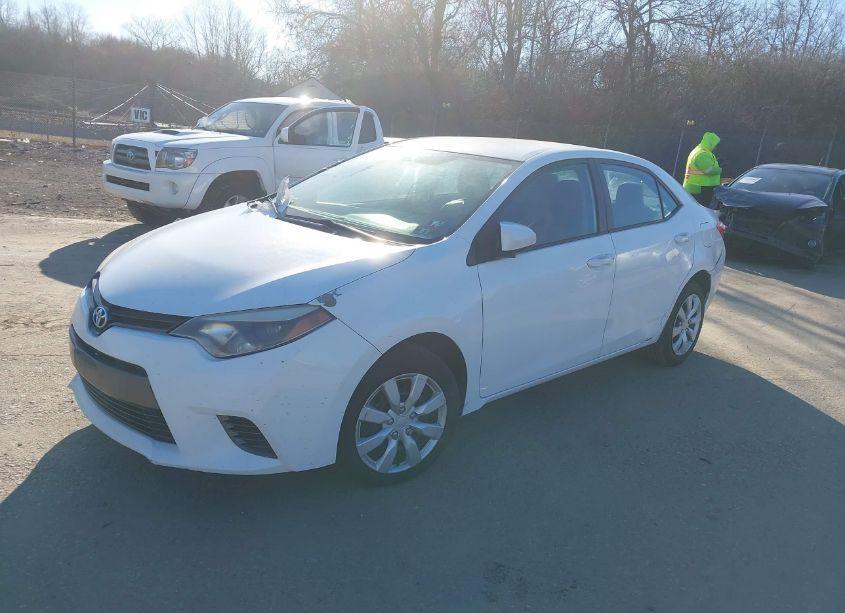 Photo 2 of 2015 Toyota Corolla LE (VIN 5YFBURHE3FP204646)