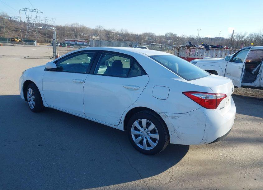 Photo 3 of 2015 Toyota Corolla LE (VIN 5YFBURHE3FP204646)