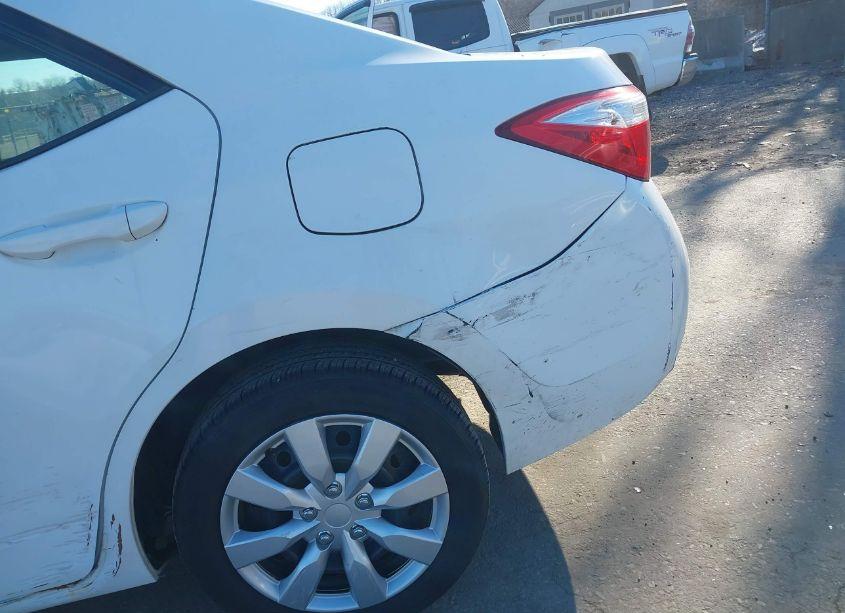 Photo 6 of 2015 Toyota Corolla LE (VIN 5YFBURHE3FP204646)