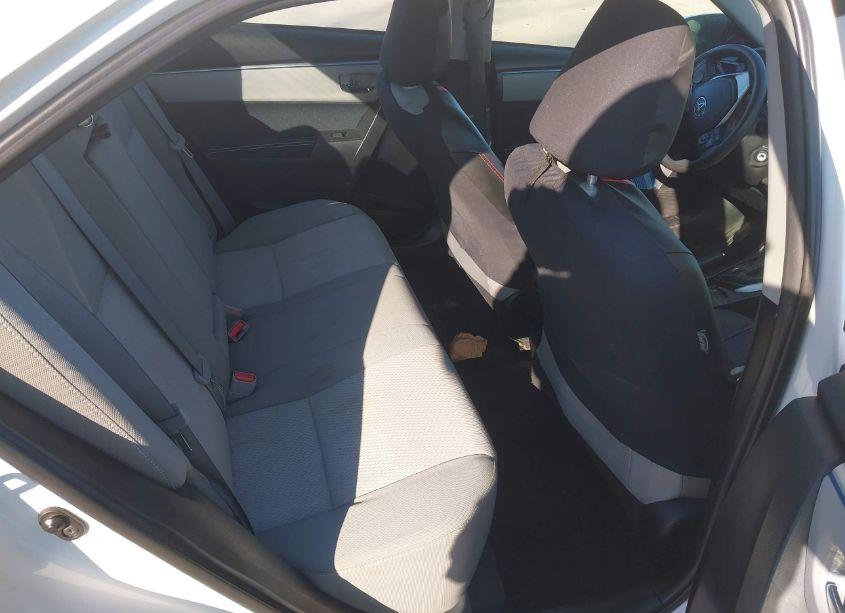 Photo 8 of 2015 Toyota Corolla LE (VIN 5YFBURHE3FP204646)