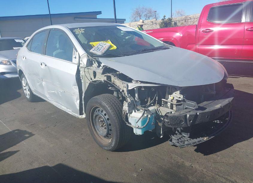 2015 Toyota Corolla LE (VIN 5YFBURHE3FP232303) main photo