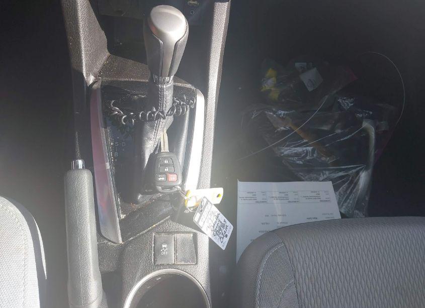 Photo 11 of 2015 Toyota Corolla LE (VIN 5YFBURHE3FP232303)