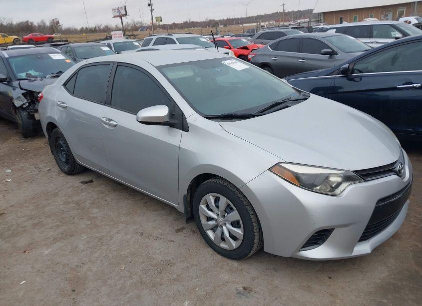 2015 Toyota Corolla LE (VIN 5YFBURHE3FP258240) main photo