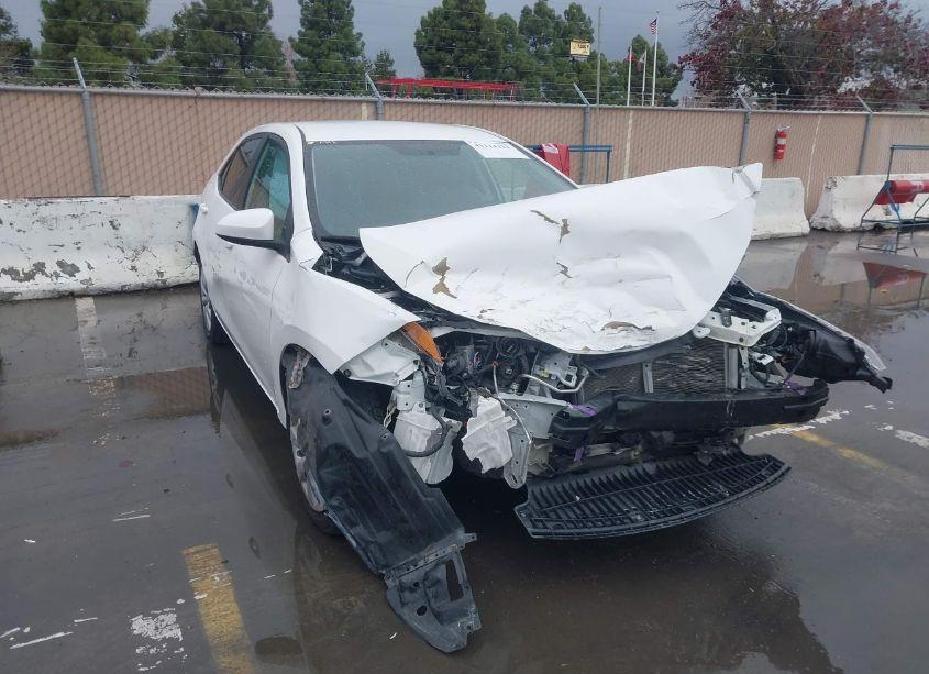 2015 Toyota Corolla LE (VIN 5YFBURHE3FP298608) main photo