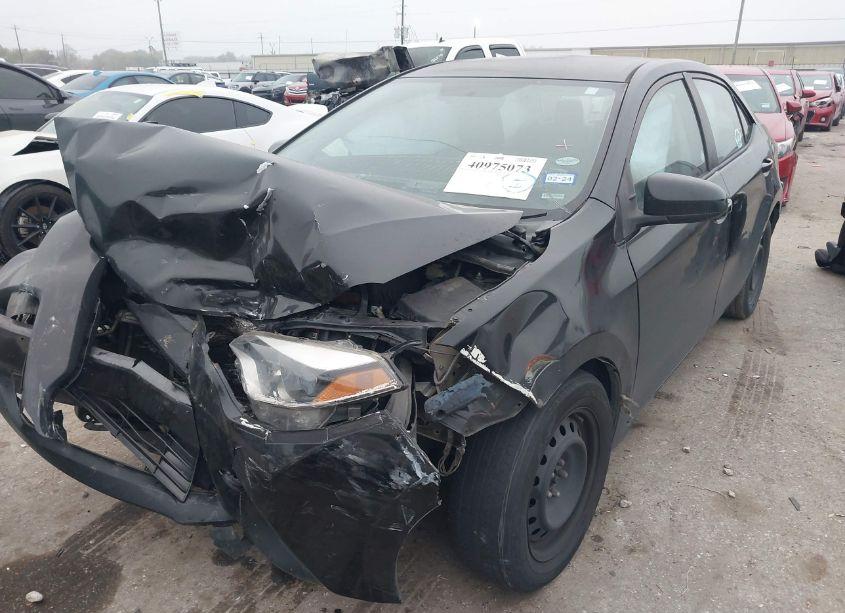 Photo 2 of 2015 Toyota Corolla LE (VIN 5YFBURHE3FP301152)