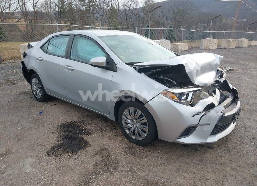 2015 Toyota Corolla LE (VIN 5YFBURHE3FP314547) main photo