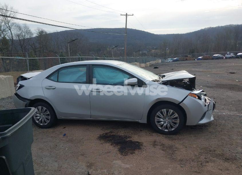Photo 13 of 2015 Toyota Corolla LE (VIN 5YFBURHE3FP314547)