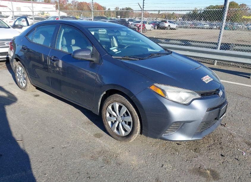 2015 Toyota Corolla LE (VIN 5YFBURHE3FP341280) main photo