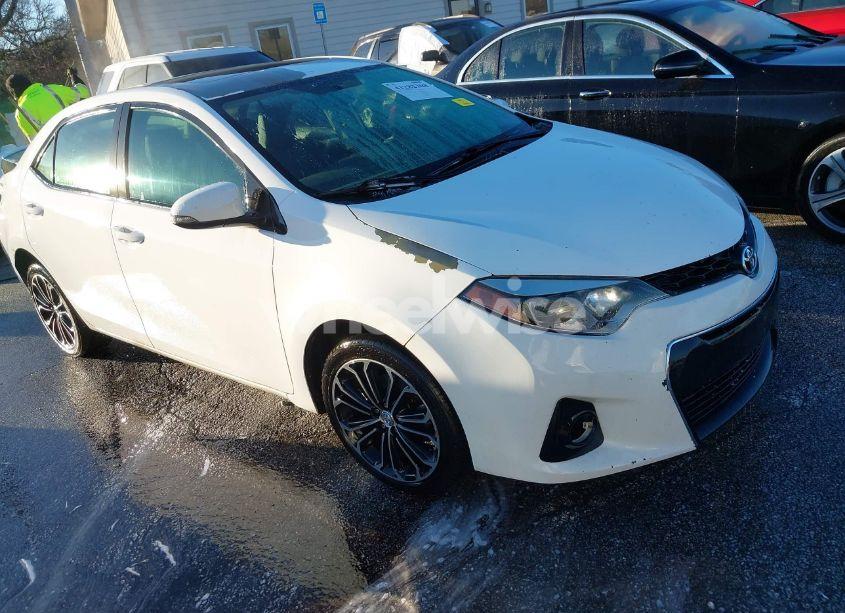 2015 Toyota Corolla S PLUS (VIN 5YFBURHE3FP357205) main photo